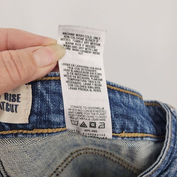 Levi Signature Jean Low Rise Bootcut Stitched Back Pockets Misses Size 4 - Picture 3 of 8